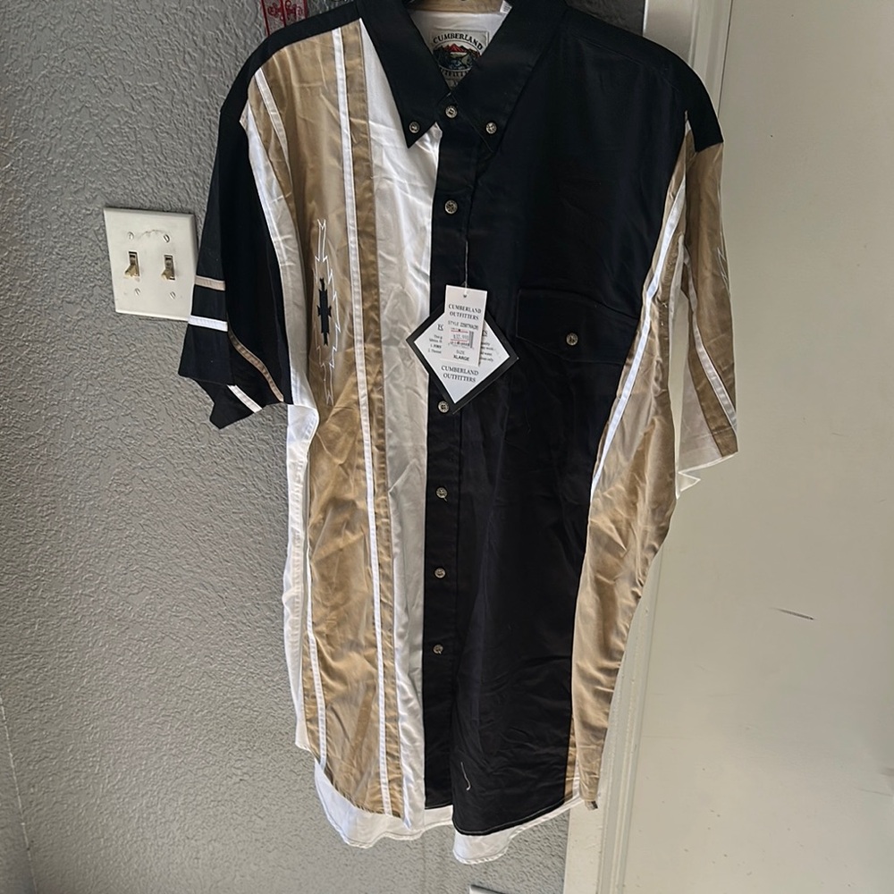Men's Black and Tan Button-Up Shirt